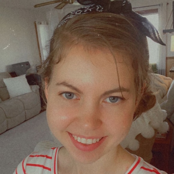 Meet your Posher, Naomi - Picture 2 of 2